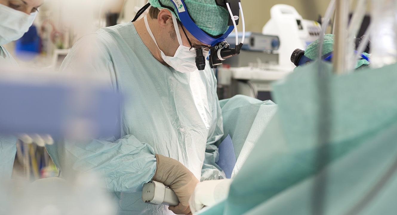 Herzspende: Prof. Dr. med. Michael Hübler bei der Transplantation