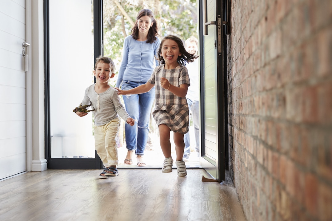 Diritto di abitazione: famiglia torna a casa ed è felice