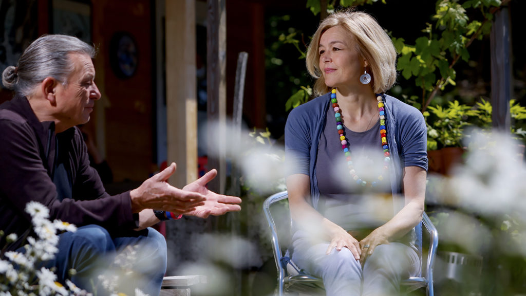 Janine Hächler im Gespräch mit DeinAdieu-Autor Martin Schuppli.